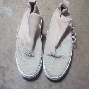 Brand New Steve Madden no laces